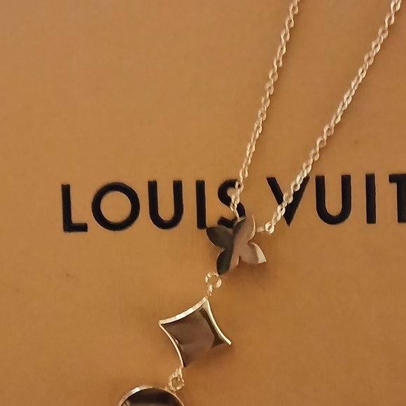 Louis Vuitton Cherry Blossom Lariat Necklace - Picture 2 of 4